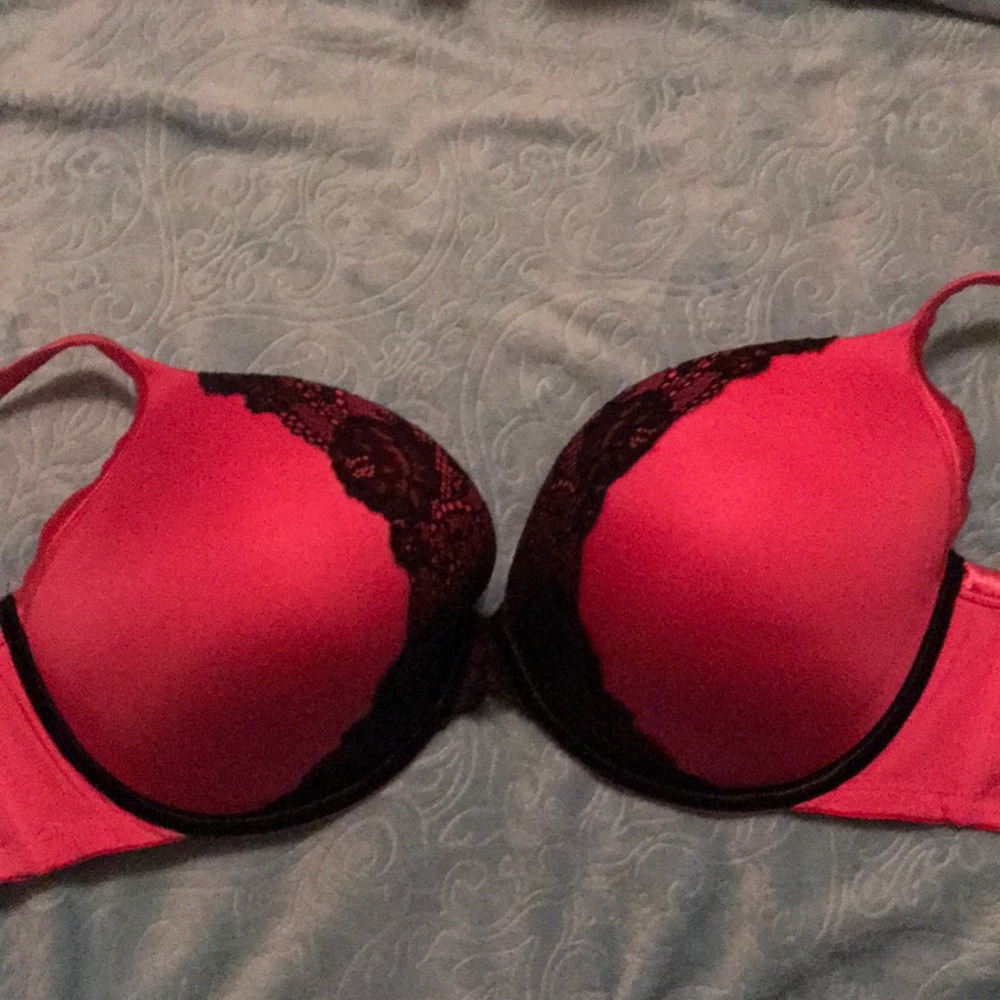 Super sexy pink and black 44dd Cacique plunge bra.